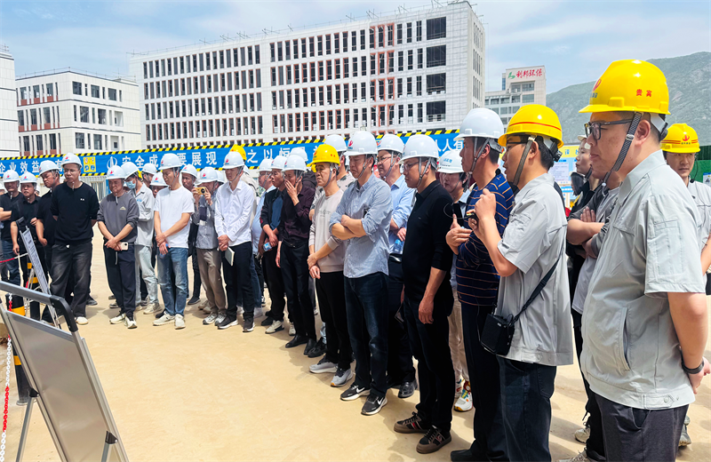2025年4月17日，由莆田市涵江区住房和城乡建设局主办、Z6·尊龙凯时三建承办的钢筋安装工程质量防控现场交流会在联东U谷·涵江海峡智造产业谷一期成功召开。